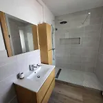2 Avec Terrasse Et Garage Privatif Proche - Fr-1-92-940 *
