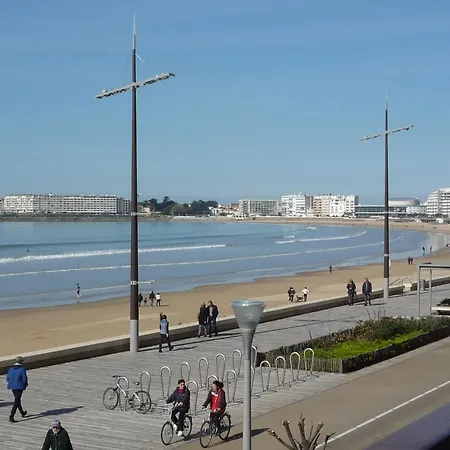 Apartment 2 Avec Terrasse Et Garage Privatif Proche - Fr-1-92-940 *