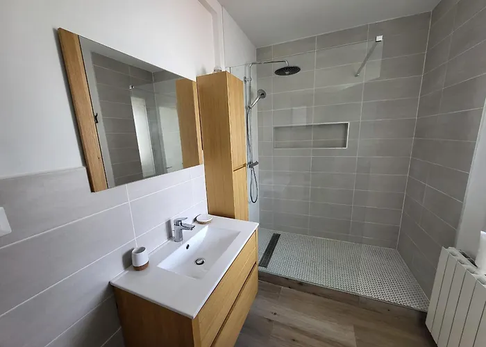 2 Avec Terrasse Et Garage Privatif Proche - Fr-1-92-940 *