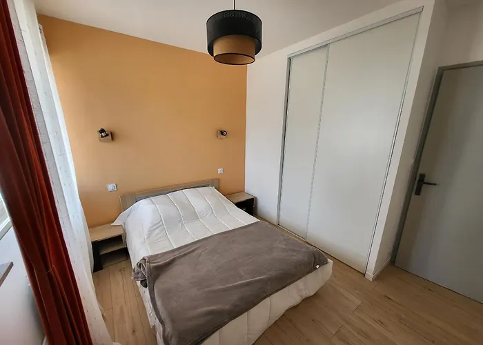 2 Avec Terrasse Et Garage Privatif Proche - Fr-1-92-940