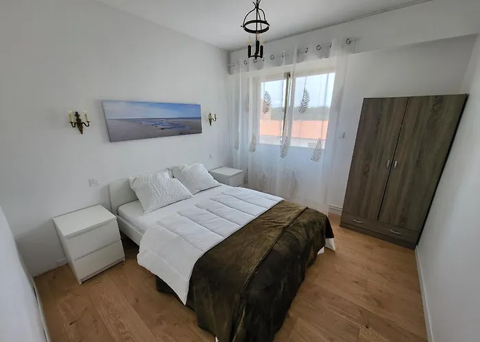 Apartamento 2 Avec Terrasse Et Garage Privatif Proche - Fr-1-92-940 *